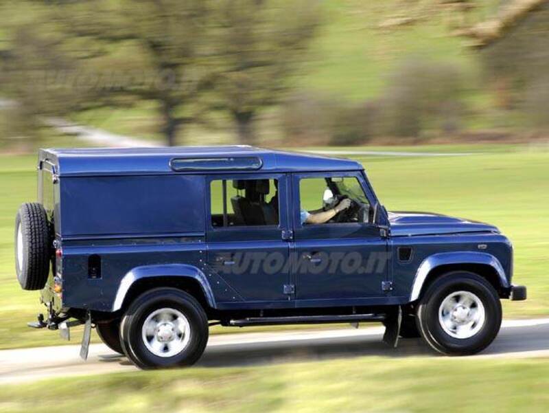 Land Rover Defender 110 2.4 TD4 Hard Top E