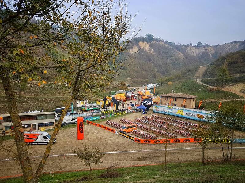 Il paddock ricavato presso la pista di motocross