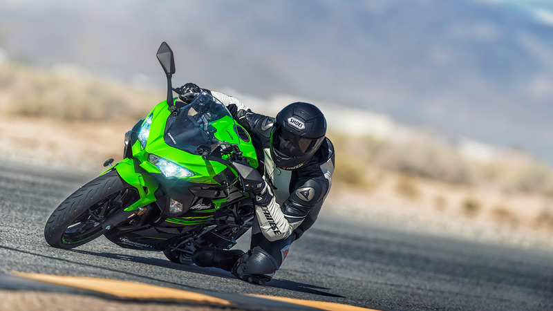 Kawasaki Ninja 400 2018. Foto e dati