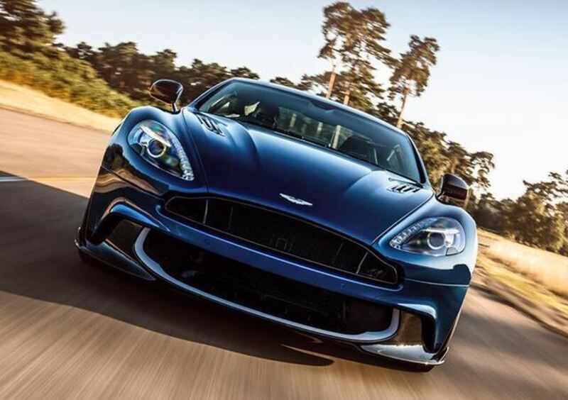 Aston Martin Vanquish S Volante, l&#039;edizione speciale firmata da Tom Brady