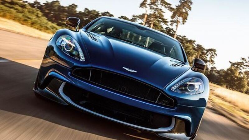 Aston Martin Vanquish S Volante, l&#039;edizione speciale firmata da Tom Brady