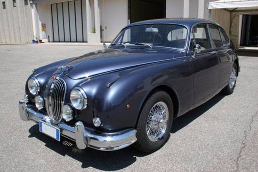 Jaguar MK2 2.4 d'epoca a Mantova