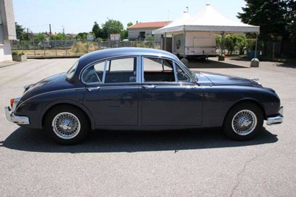 Jaguar MK2 2.4 d'epoca a Mantova (6)