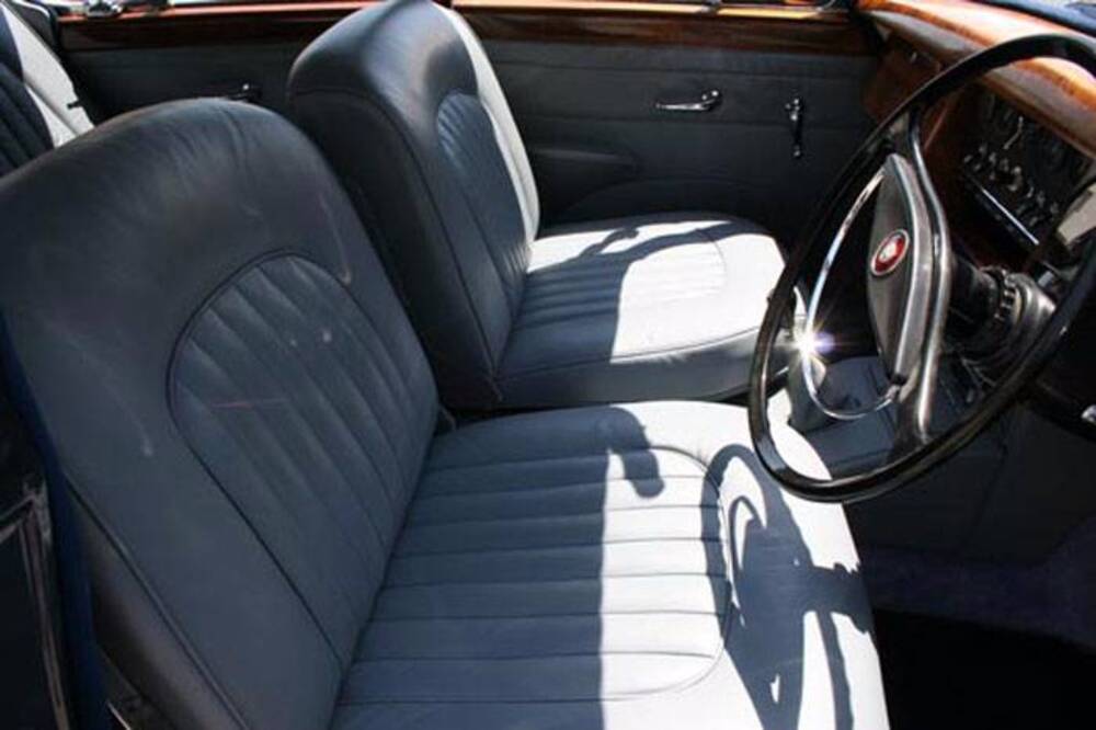 Jaguar MK2 2.4 d'epoca a Mantova (12)