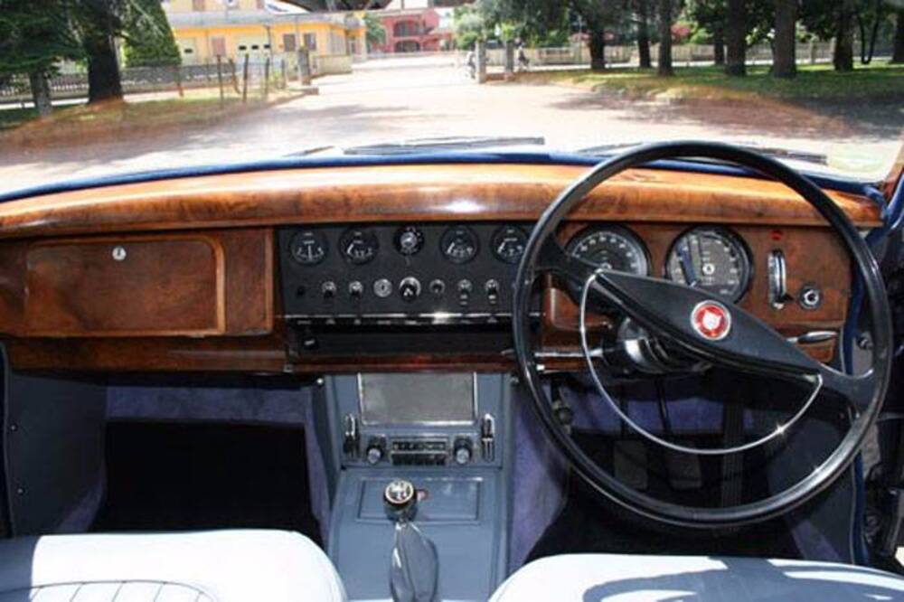 Jaguar MK2 2.4 d'epoca a Mantova (17)