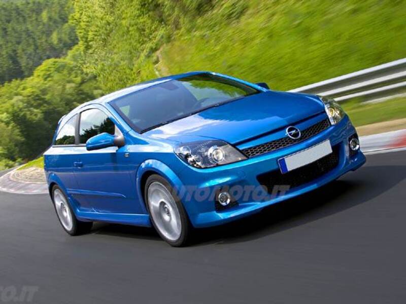 Opel Astra GTC 2.0 T 240CV 3 porte OPC 