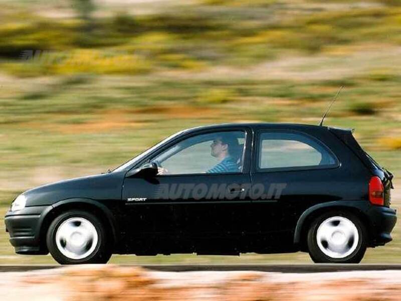 Opel Corsa 1.2i 16V cat 3 porte Sport