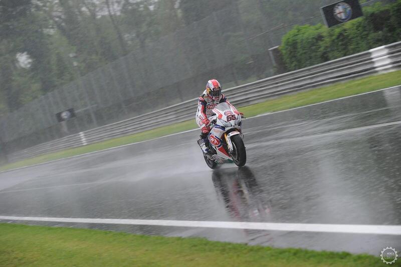 Una moto del Mondiale SBK in pista a Monza, prima che l&#039;impianto perdesse lo storico rapporto con le due ruote iridate