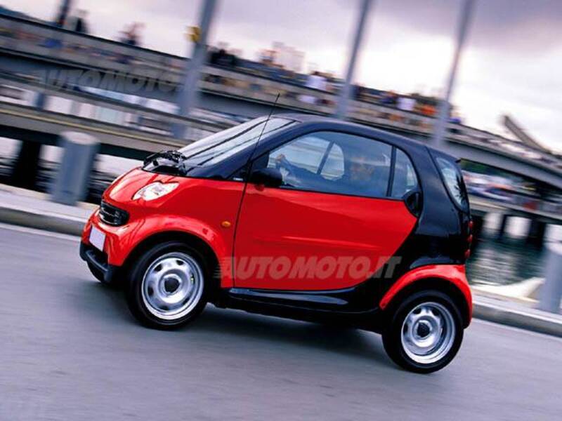 smart Fortwo 700 coupé pure (37 kW)
