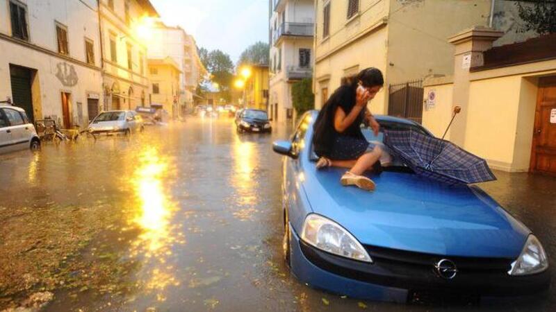 Strada allagata: come guidare in 10 regole