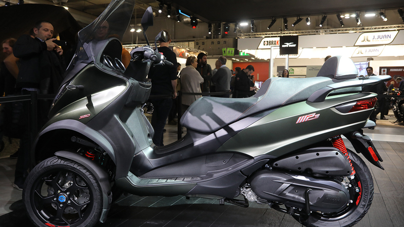 EICMA 2017: Piaggio MP3 350 e MP3 500, dotazione di serie pi&ugrave; ricca [VIDEO]