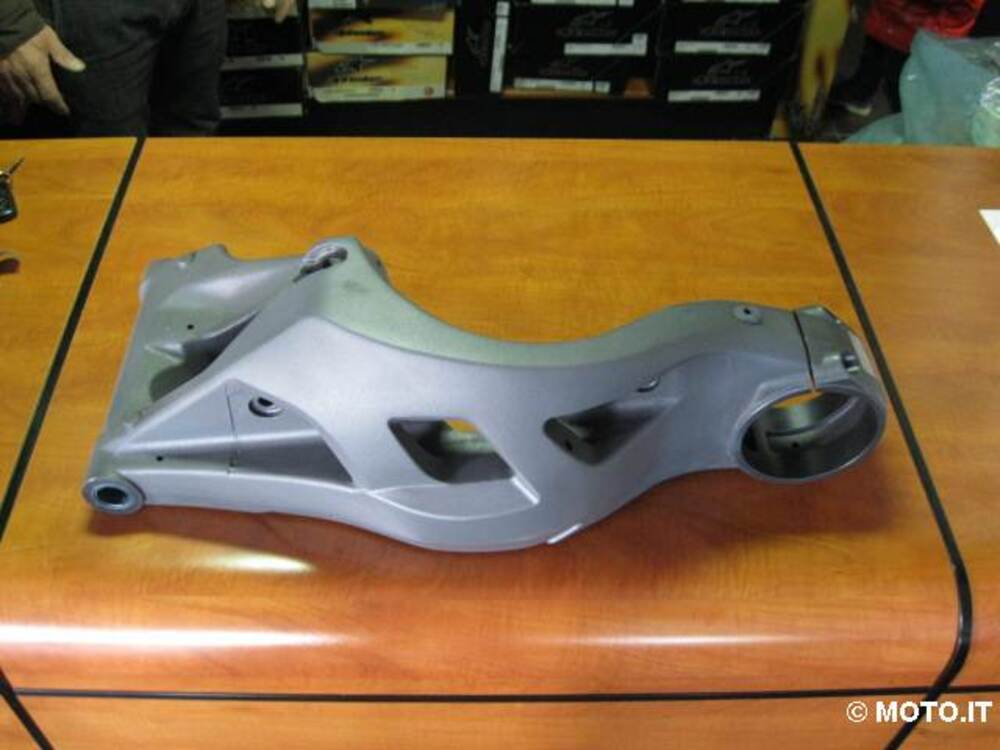 FORCELLONE MV AGUSTA PER TUTTI I MODELLI FINO AL 2 BRUTALE 750 / F4 750 (2)