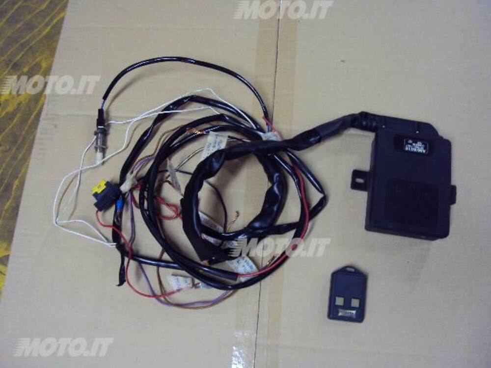 R1 '98-'01 antifurto Yamaha R1 '98-'01 antifurto