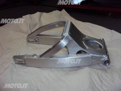 R6 '01-'02 forcellone posteriore ORIGINALE Yamaha R6 '01-'02 forcellone posteriore ORIGINALE