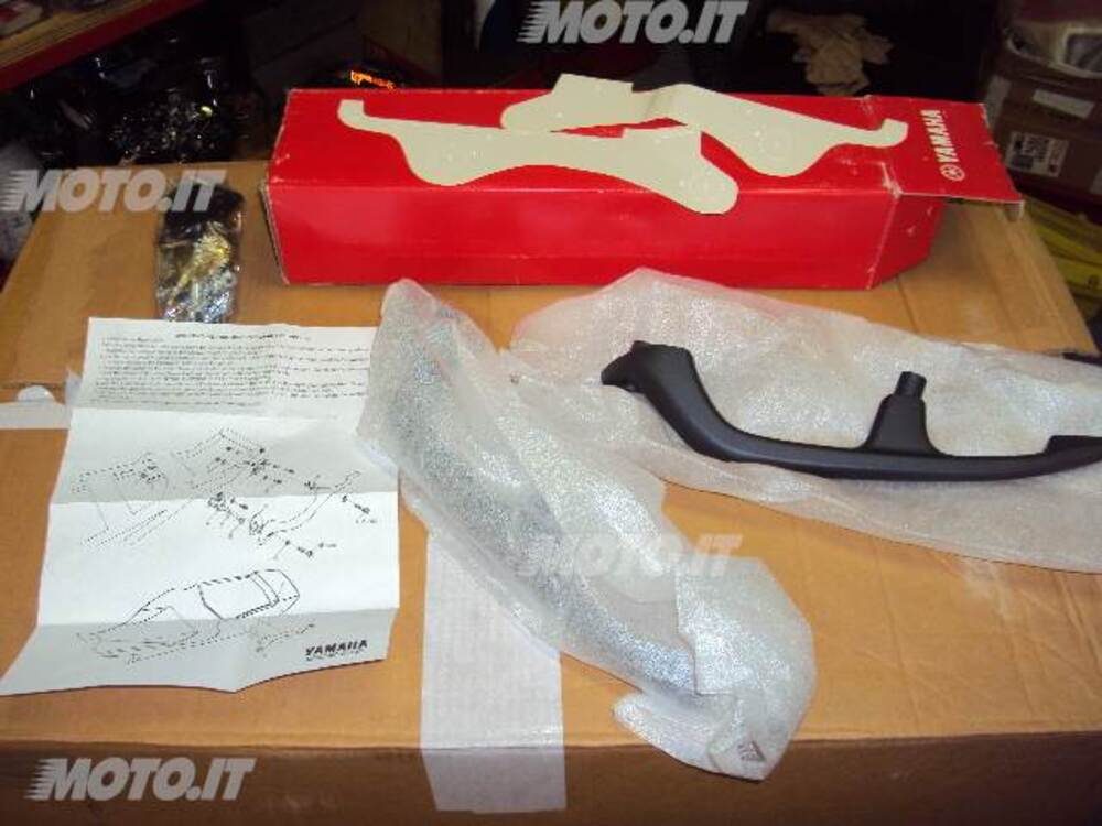 maniglie passeggero YAMAHA R6 '99-'02 NUOVE MANIGLIE X PASSEGGERO R 6 '99/02