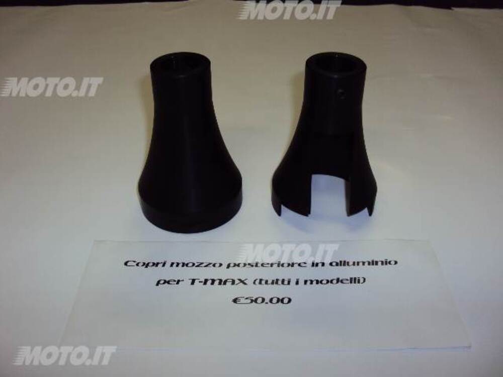 Yamaha T-Max '01-'11 copri mozzo posteriore in ALL prodotto artigianale Yamaha T-Max '01-'11 copri mozzo posteriore in ALLUMINIO