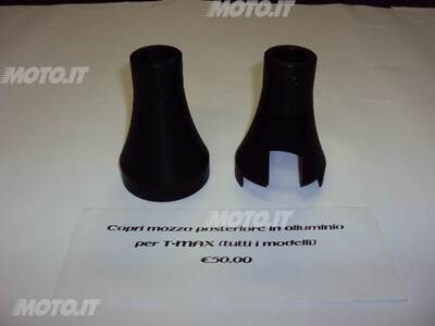 Yamaha T-Max '01-'11 copri mozzo posteriore in ALL prodotto artigianale Yamaha T-Max '01-'11 copri mozzo posteriore in ALLUMINIO