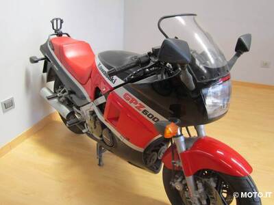 Kawasaki GPZ 900 R d&#039;epoca