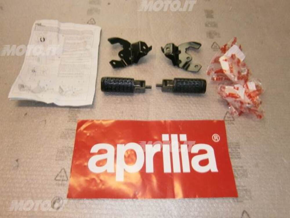 KIT PEDANE PASSEGGERO Aprilia COPPIA PEDANE PASSEGGERO SCARABEO 50/100 2001/09