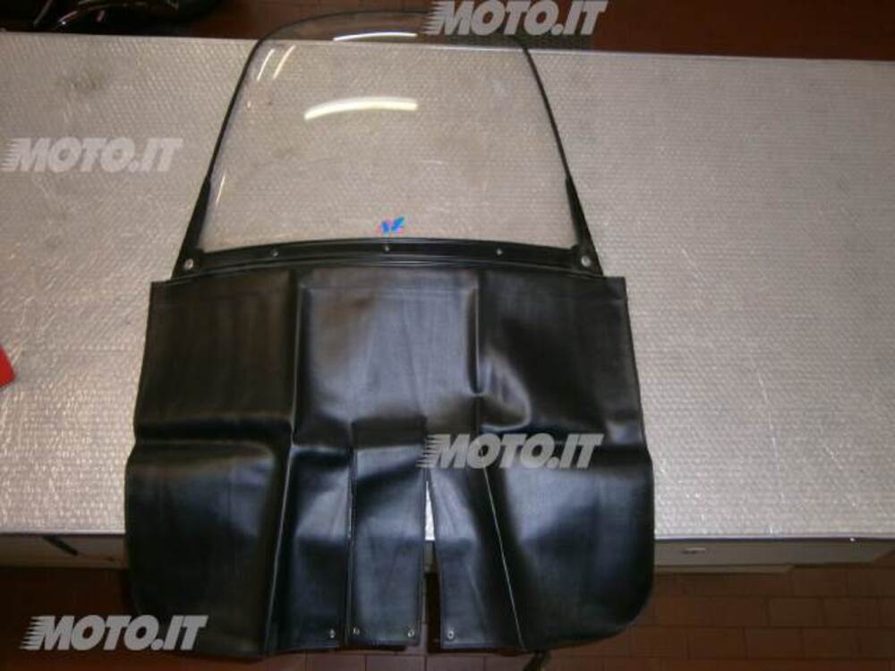 PARABREZZA +GREMBIULE IL PARABREZZA +GREMBIULE PER CICLOMOTORI GARELLI/PIAGGIO ECC..
