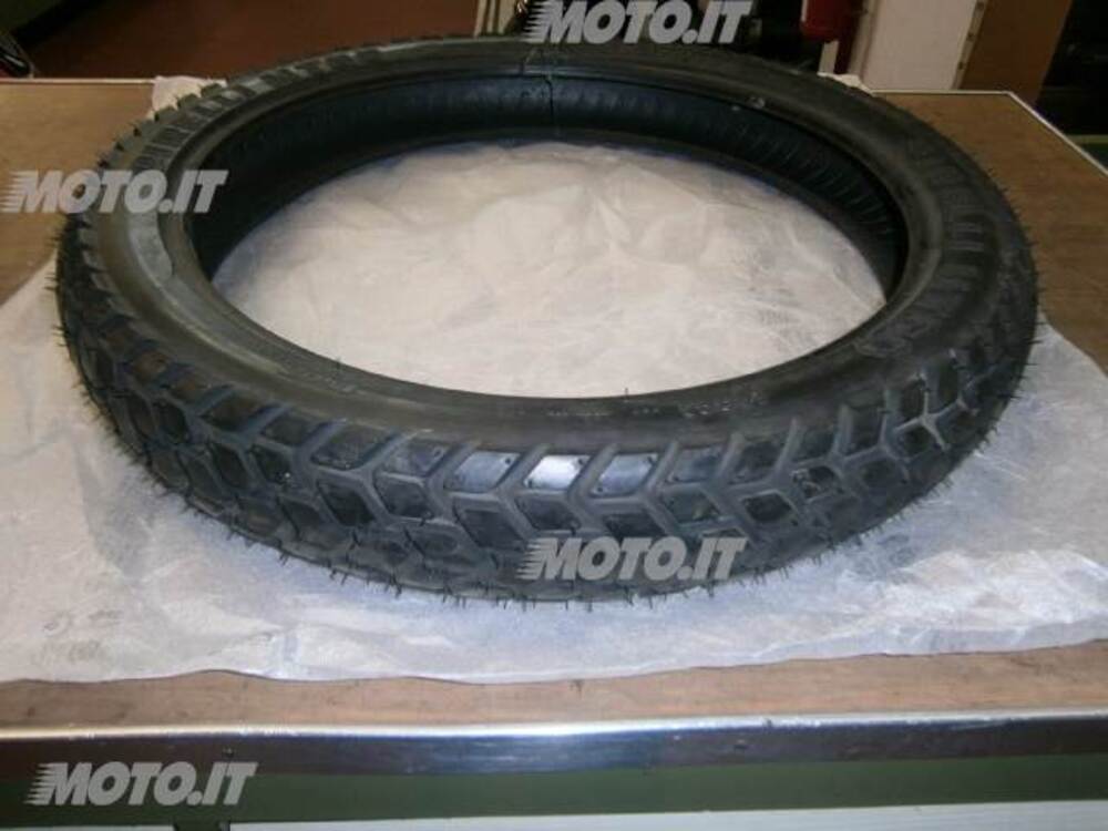 COPERTONE Pirelli COPERTONE 90/90/19 52T PIRELLI MT60