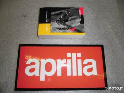 LIBRETTO USO E MANUTENZIONE Aprilia LIBRETTO USO E MANUTENZIONE RSV4 LINGUE STRANIERE