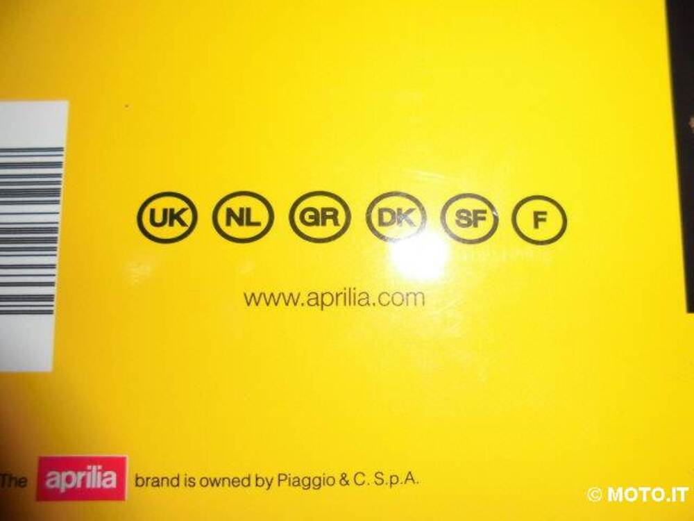 LIBRETTO USO E MANUTENZIONE Aprilia LIBRETTO USO E MANUTENZIONE RSV4 LINGUE STRANIERE (2)