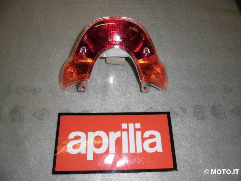 FANALE POSTERIORE Aprilia FANALE LEONARDO 125/150/250/300 1999/04
