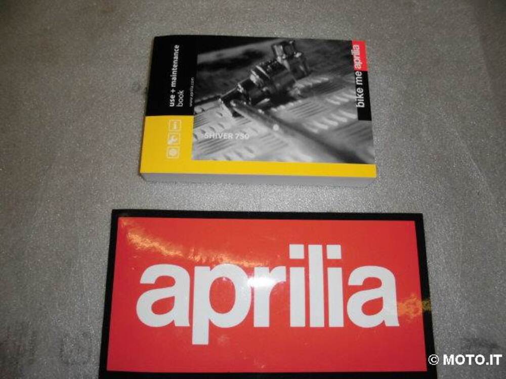 LIBRETTO USO E MANUTENZIONE Aprilia LIBRETTO USO E MANUTENZIONE SHIVER 750 LINGUE ESTERE