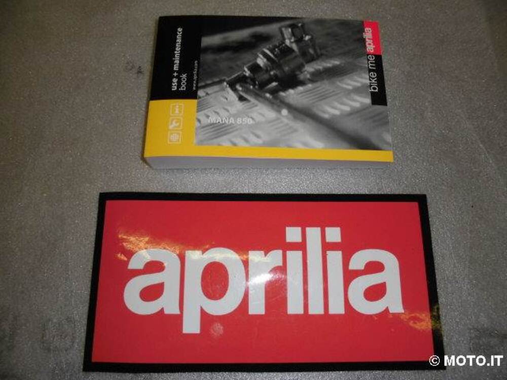 LIBRETTO USO E MANUTENZIONE Aprilia LIBRETTO USO E MANUTENZIONE MANA 850 LINGUE STRANIERE
