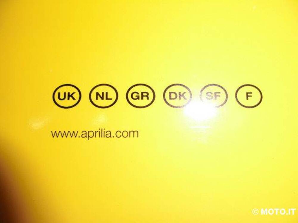 LIBRETTO USO E MANUTENZIONE Aprilia LIBRETTO USO E MANUTENZIONE MANA 850 LINGUE STRANIERE (2)