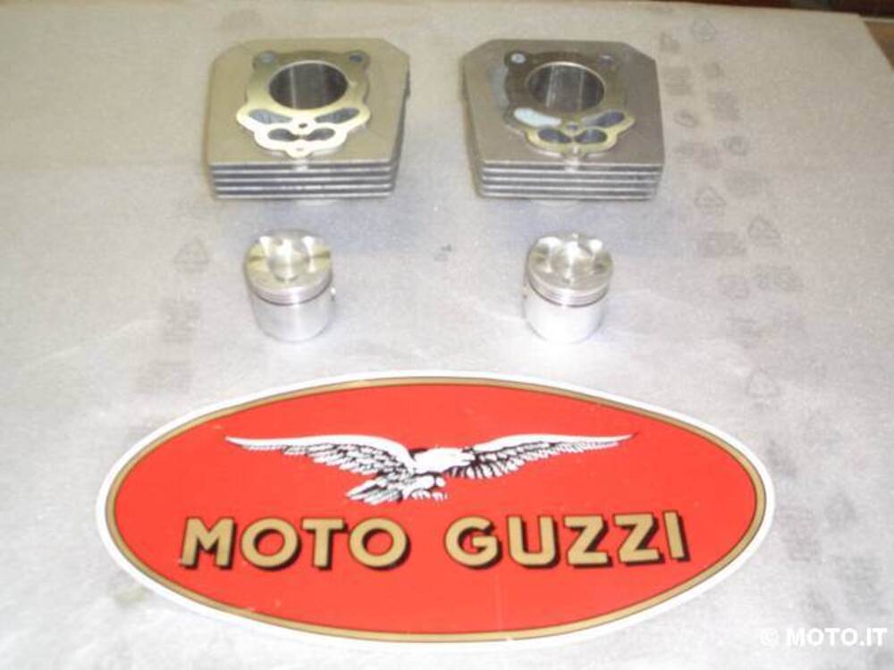 COPPIA CILINDRI E PISTONI Moto Guzzi COPPIA CILINDRI E PISTONI V35 IMOLA
