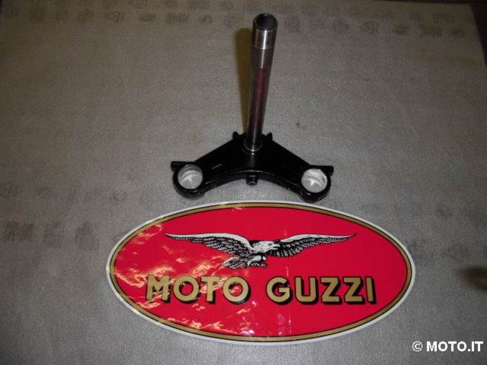 piastra forcella inferiore Moto Guzzi PIASTRA FORCELLA INFERIORE 1000 GT