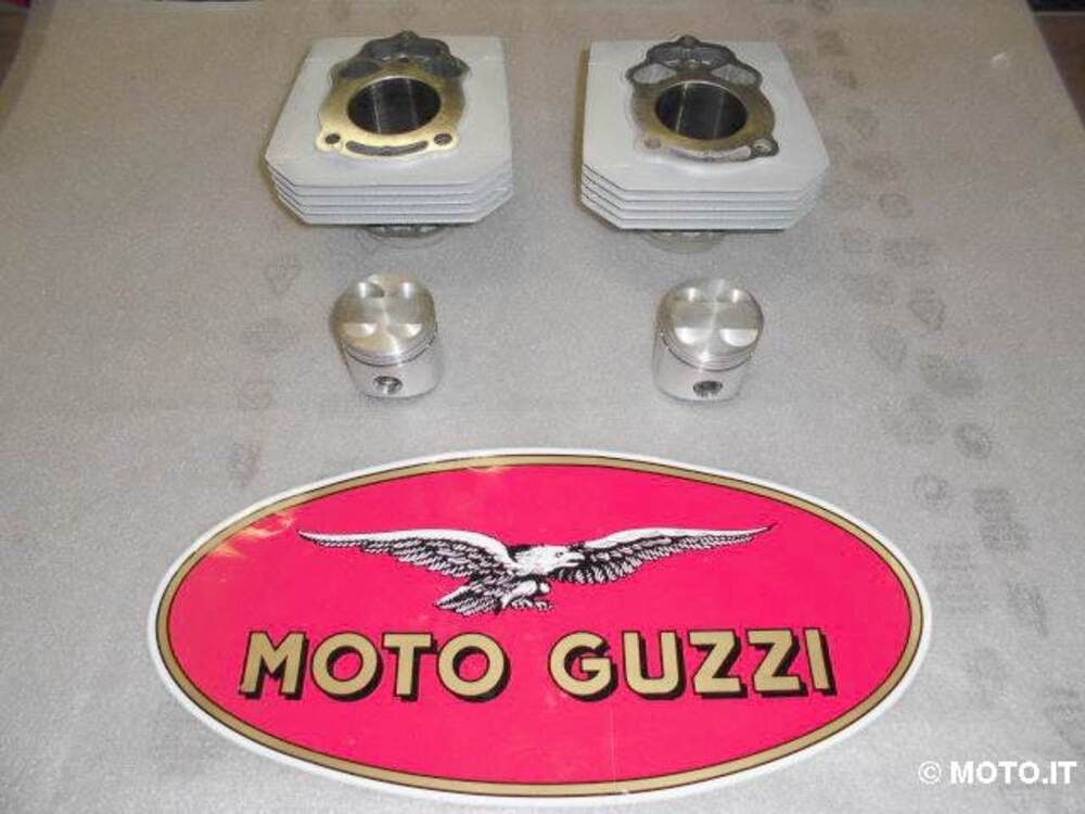 COPPIA CILINDRI Moto Guzzi COPPIA CILINDRI E PISTONI V35 IMOLA II