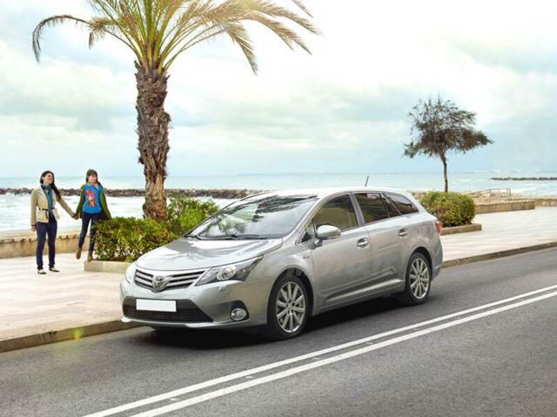 Toyota Avensis Station Wagon 2.0 D-4D Wagon Lounge