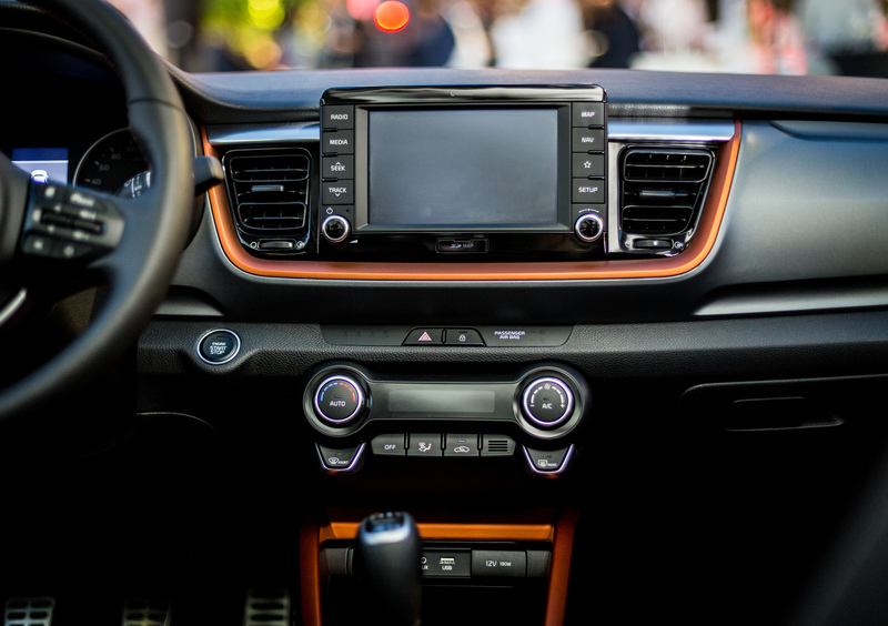 Kia Stonic (2017-->>) (16)