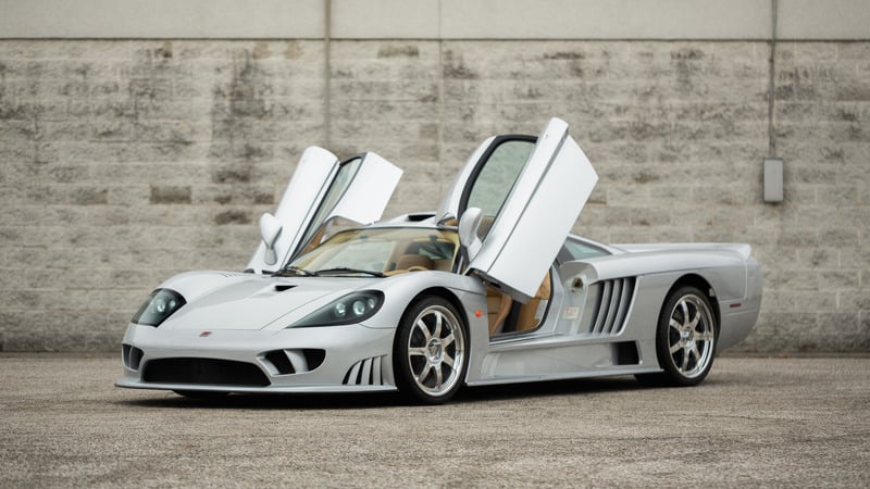 La Saleen S7. Prodotta dal 2000 al 2009, nel 2010 vinse la classe GT1 alla 24h di Le Mans