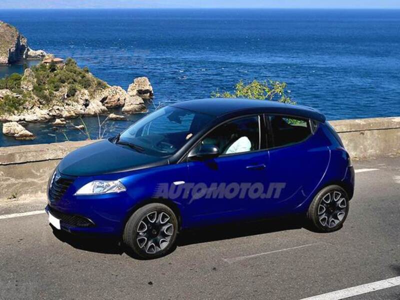 Lancia Ypsilon 1.2 69 CV 5 porte S Momodesign 