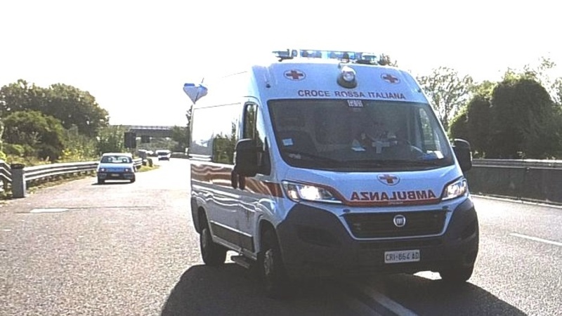 Ambulanza in autostrada, come comportarsi 