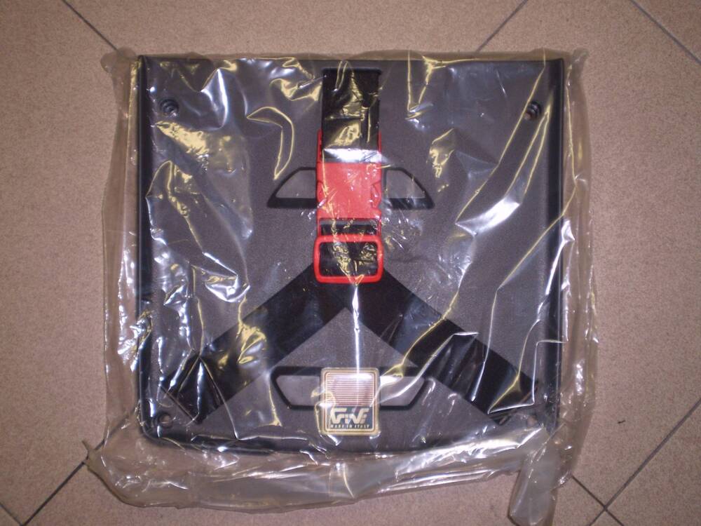 Portaoggetti per valigie givi