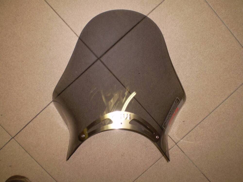 Parabrezza givi per naked