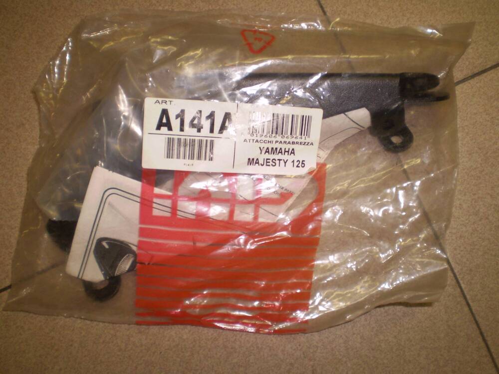 attacchi parabrezza givi