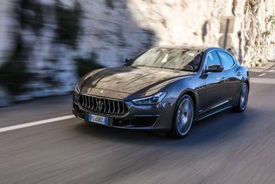 Maserati Ghibli 2018: fari full led e guida TOP per GranSport e GranLusso [Video]