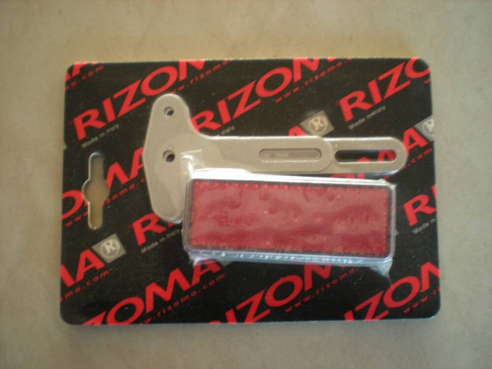 Catadiottro universale per porta targa - M73/NCATT Rizoma