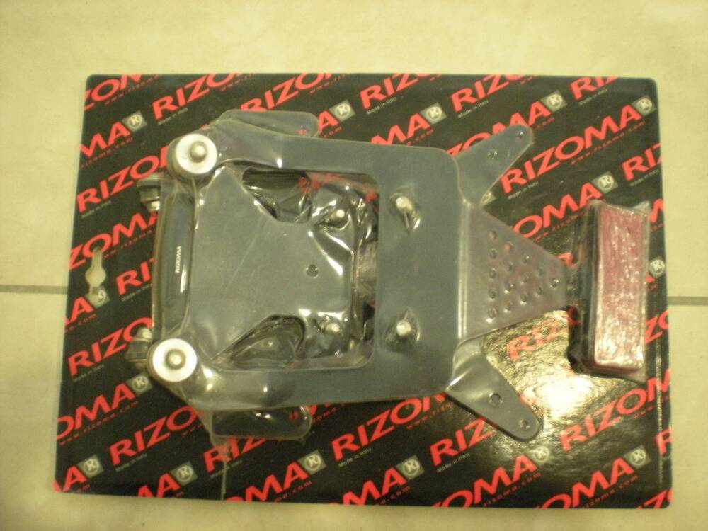 Supporto targa - PT501B1 Rizoma