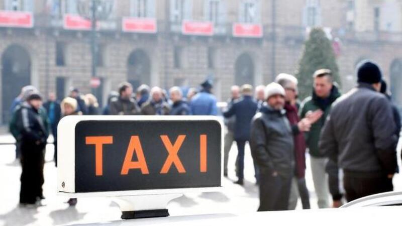 Taxi: rinviato lo sciopero di oggi 14 dicembre 2017