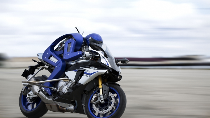 Yamaha Motobot, il robot che guida la R1