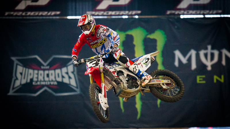 Moto.it ti porta in pista al Supercross di Genova 2015