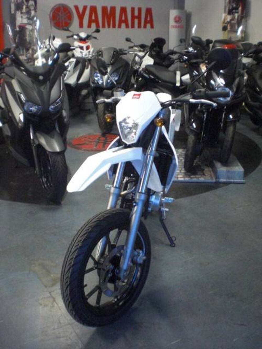 Rieju Marathon 125 Motard Pro (2009 - 17) (2)