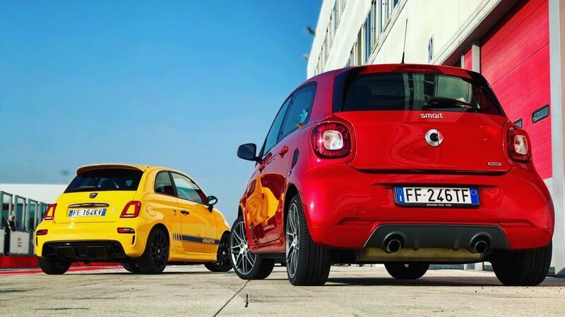 Abarth 595 Competizione Vs Smart Forfour Brabus: a 25K euro.. La sportiva o la pratica?